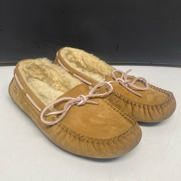 UGG Dakota Tan Suede Slippers Size 8 - Picture 10 of 17